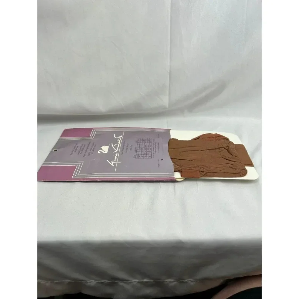 Vintage‎ NEW Gloria Vanderbilt Hosiery Pantyhose Small A Daysheer Sandlefoot Tan